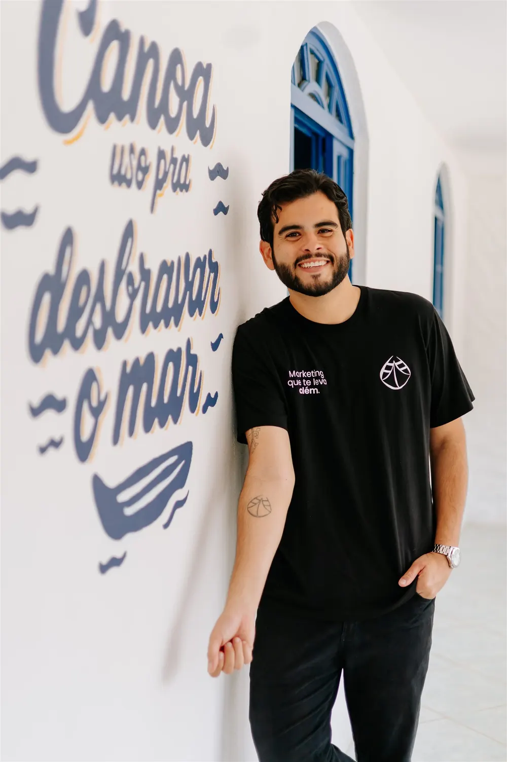 Integrante da Canoa no espaço da agência